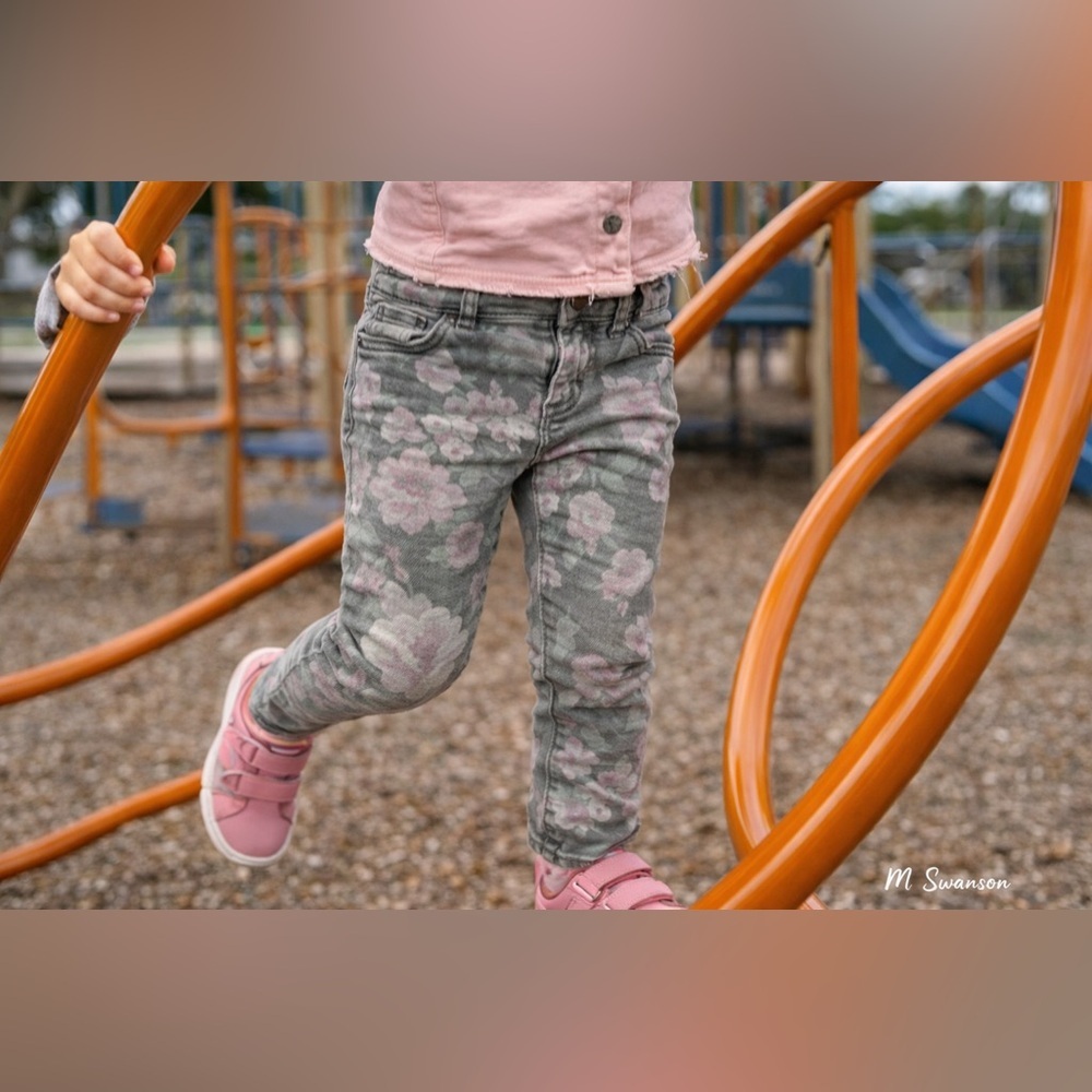 Childrens Place Girls Floral Denim Jeggings Size 5T